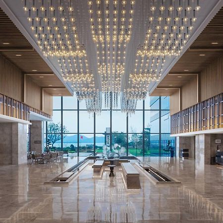 Xuzhou Marriott Hotel Lakeview Exterior photo