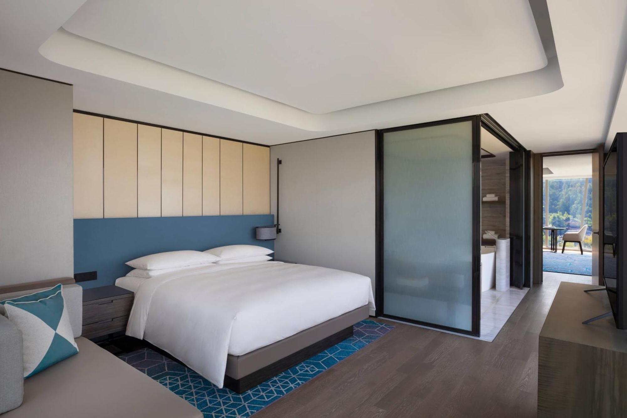 Xuzhou Marriott Hotel Lakeview Exterior photo